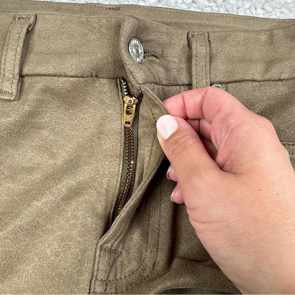 7 for all Mankind Snakeskin Faux Suede Skinny Pants. Stretchy. Size 28 - Picture 10 of 12